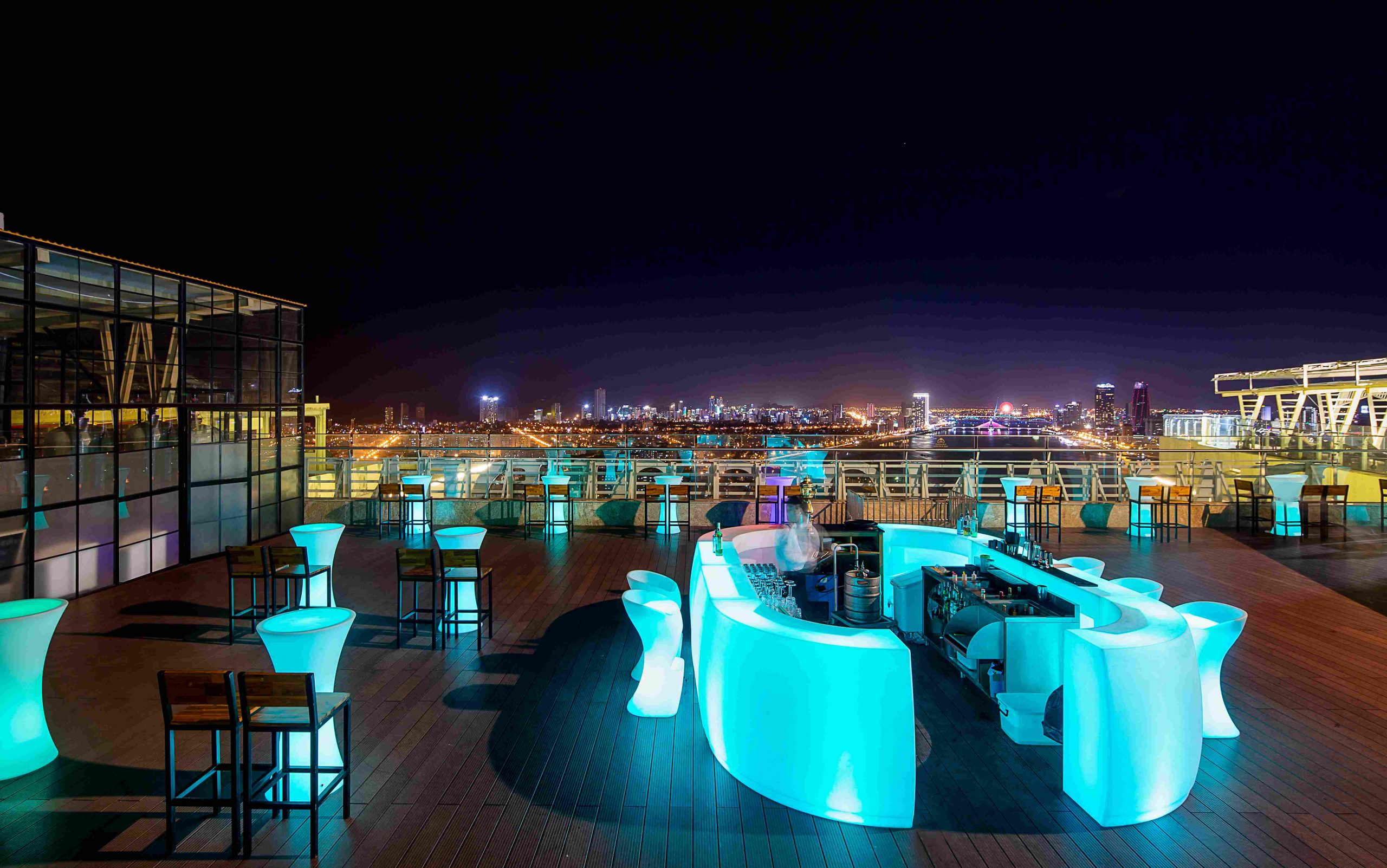 Golden Pool Bar